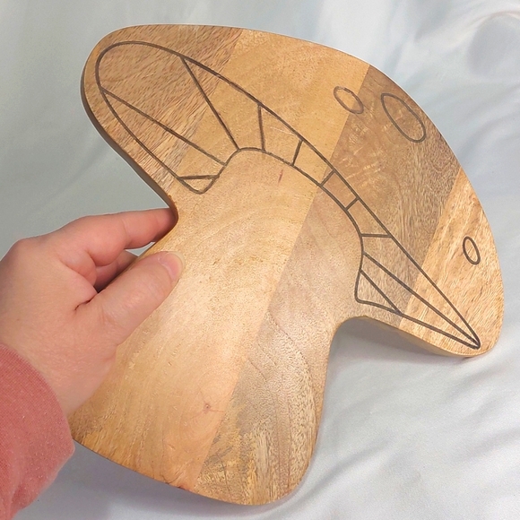 Mushroom Shaped Serving/Cutting Board - Picture 4 of 11